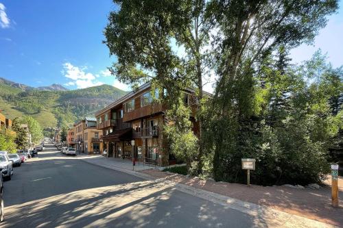 Apartment with Mountain View image 10