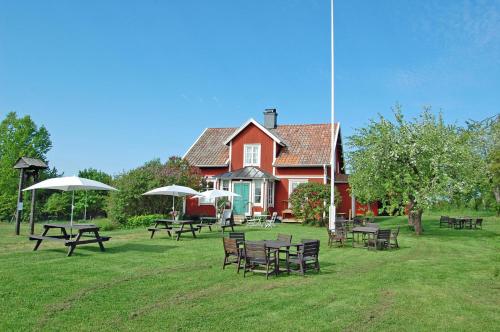 Charming and Cozy Holiday Cottage in Adelsö (Charming and Cozy Holiday Cottage in Adelso) in Adelso