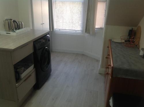 Busby Apartments - image 4