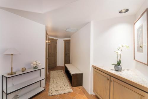 Heritage Penthouse by Exceptional Stays - image 2