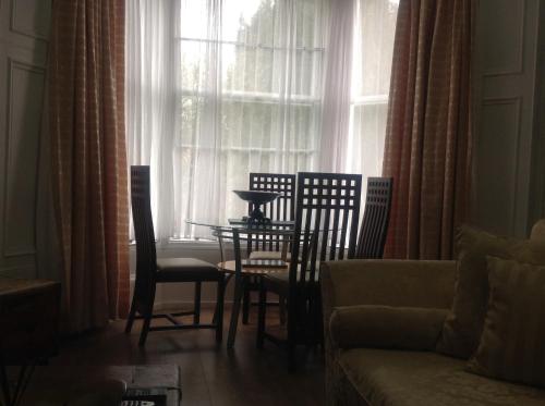 Busby Apartments - image 14