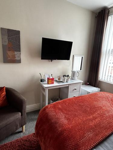 Standard Double Room image 6