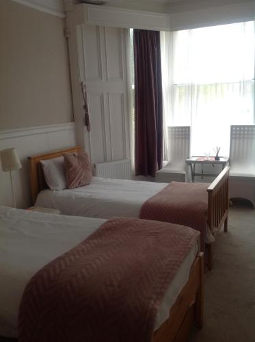 Busby Apartments - image 7