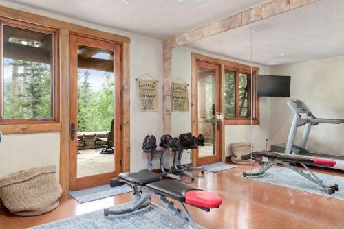 Hilltop Hideaway by Exceptional Stays detail