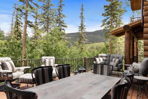 Hilltop Hideaway by Exceptional Stays detail
