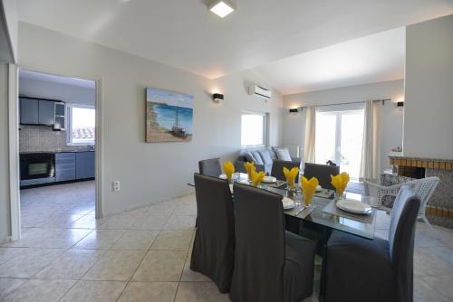 Regalo Apartments - Λυγιά