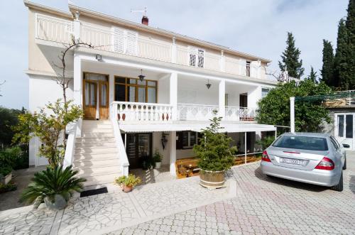  Apartments Villa Nikol, Pension in Trpanj