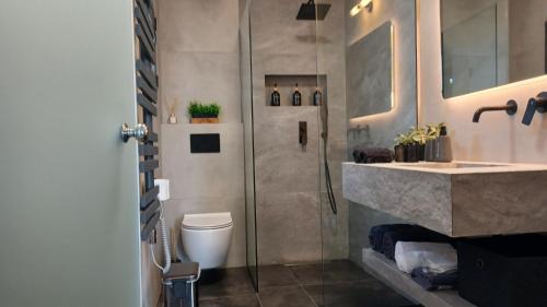 Bathroom, attico di lusso in Komotini