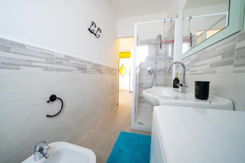 Shower, Apartment in the greenery near the Cinque Terre in Carro (La Spezia)