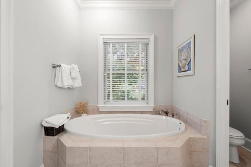 216 Glen Abbey by Akers Ellis Rentals in เคียวาห์ไอส์แลนด์ (SC)