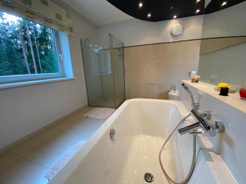 Kakumae Raba Villa - puhkemaja basseiniga Tallinnas in Haabersti