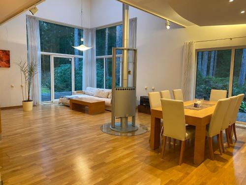 Kakumae Raba Villa - puhkemaja basseiniga Tallinnas in Haabersti