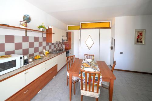 Kitchen, Apartment in the greenery near the Cinque Terre in Carro (La Spezia)