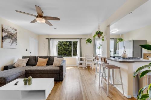 Beautifully Remodeled 2bed1bath Apartment Top Location 15 min to Beach, Los Ángeles
