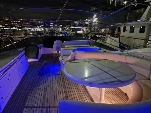 Beautiful Motor Yacht Barcelona, Barcelona (foto 2)