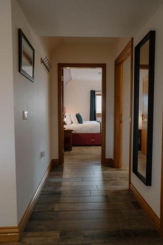 Country cottage with garden, views & games room in Каррузерстаун