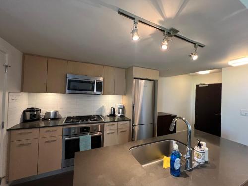 Richmond Center near skytrain 2B2B