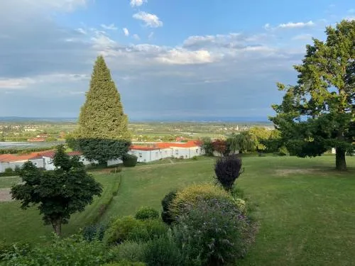 Apartment Bodenseepanorama mit wunderschönem Alpenpanorama und Indoor-Pool in Oberteuringen, Deutschland