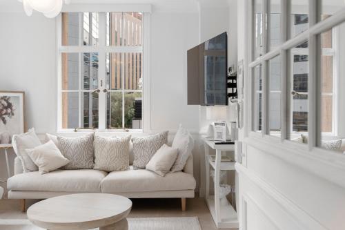 One-Bedroom Premium Apartment image 2