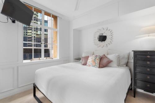 One-Bedroom Premium Apartment image 6