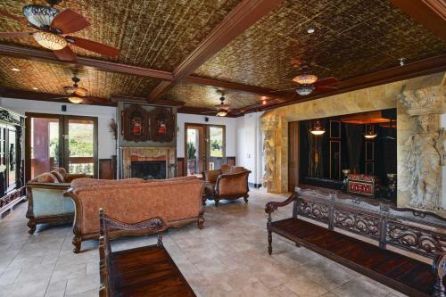 Keys Creek Villa, 50 acres, pool, theater, sports and seclusion