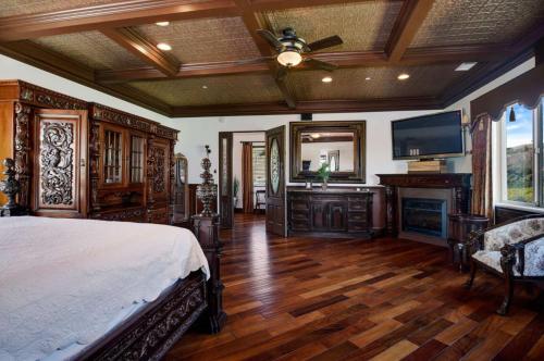 Keys Creek Villa, 50 acres, pool, theater, sports and seclusion