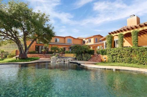 Keys Creek Villa, 50 acres, pool, theater, sports and seclusion