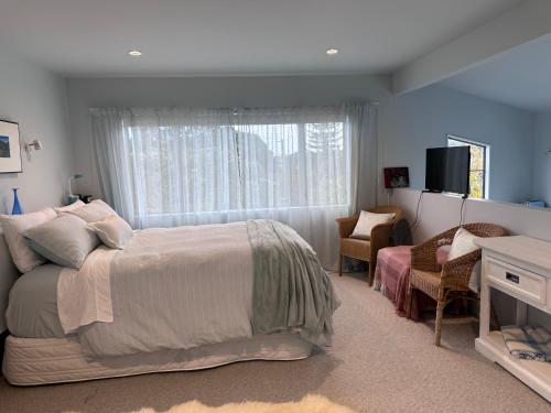Studio 51 - just 30 seconds to the beach in Waikanae