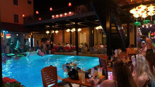 Dolphins Hostel - Riverside Hoi An - 수영장