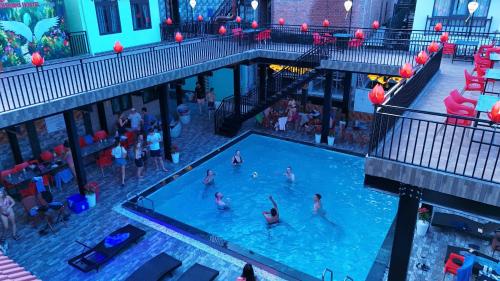 Dolphins Hostel - Riverside Hoi An - 수영장