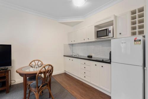 Superior One-Bedroom Apartment image 7