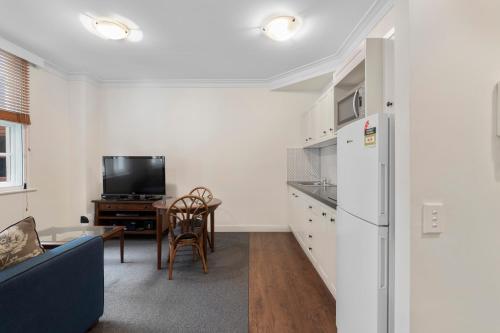 Superior One-Bedroom Apartment image 8
