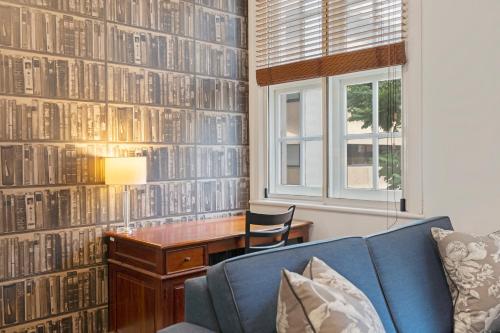 Superior One-Bedroom Apartment image 3