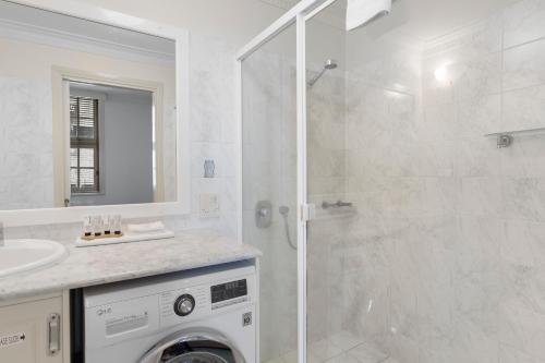 One-Bedroom Apartment image 8