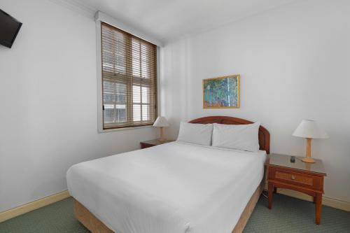 One-Bedroom Apartment image 9