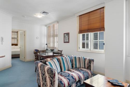 One-Bedroom Apartment image 6