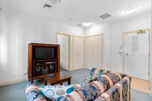 One-Bedroom Apartment image 3