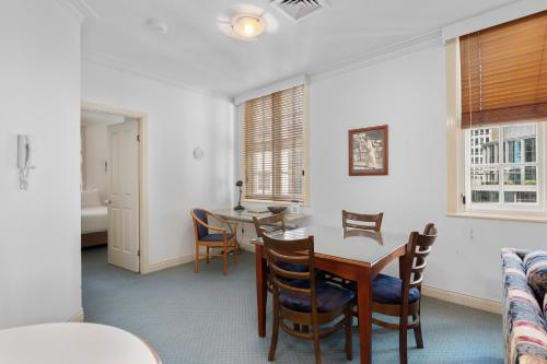 One-Bedroom Apartment image 1