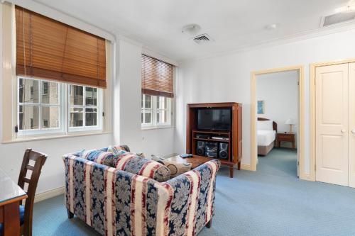 One-Bedroom Apartment image 7