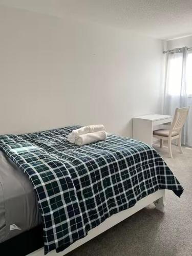 Bedroom in Southwest A – khách sạn tại Tây Nam Edmonton