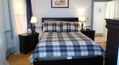 Beautiful 1 Bedroom Apt in a House Beautiful 1 Bedroom Apt in a House