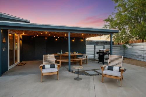 Private Desert Home with Hot Tub Near Joshua Tree National Park, Joshua Tree