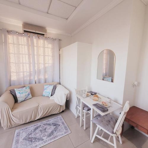 Modern Comfort in Woodbrook! Modern Comfort in Woodbrook!