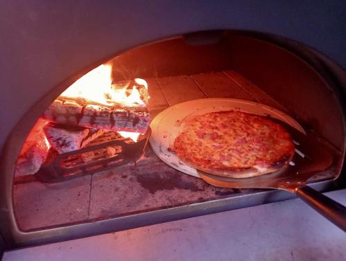 Ōwhata Oasis in Rotorua 5brm with Spa & Pizza Oven (Owhata Oasis in Rotorua 5brm with Spa & Pizza Oven) in Lynmore