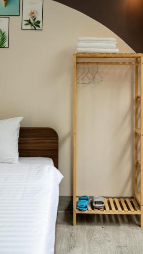 Deluxe King Room image 9