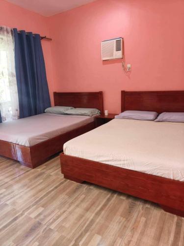 2 double beds