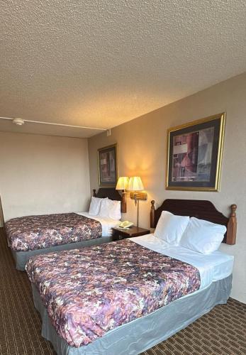 Napoleon Inn and Suites in 拿破崙