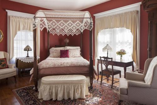 Isaiah Jones Homestead Bed and Breakfast in Sandwich