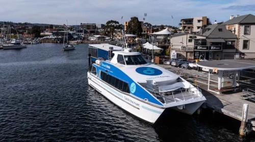 The Residential Retreat-Sleeps 15-Close to Shops