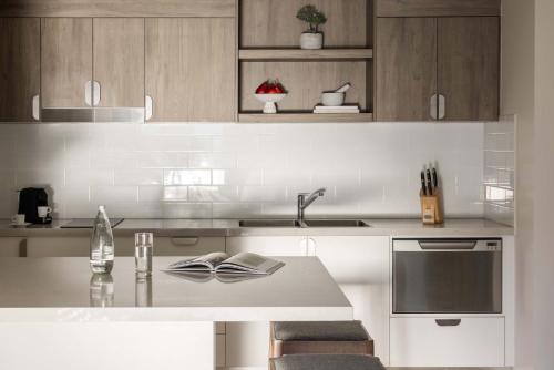 One-Bedroom Apartment image 10